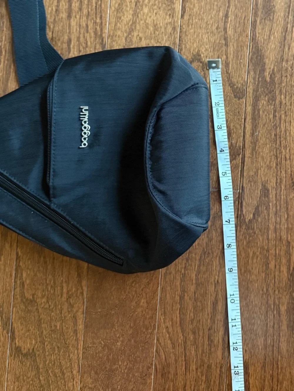 Baggallini Black Sling Mini bag like new - Picture 6 of 11